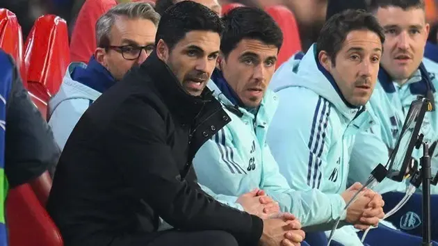 Arsenal làm sao để kiểm soát thẻ đỏ?