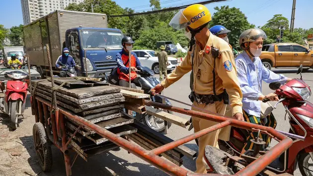 Hà Nội xử lý mạnh xe ba bánh tự chế vi phạm