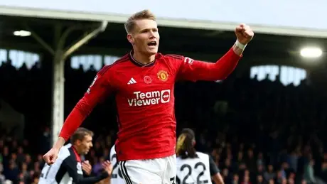 Man United có thể bị cấm dự Champions League

