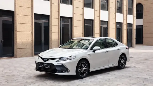 Toyota Camry dẫn đầu doanh số phân khúc sedan hạng D