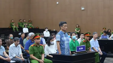 Cựu Tổng cục trưởng nhận quà sinh nhật 500 triệu đồng