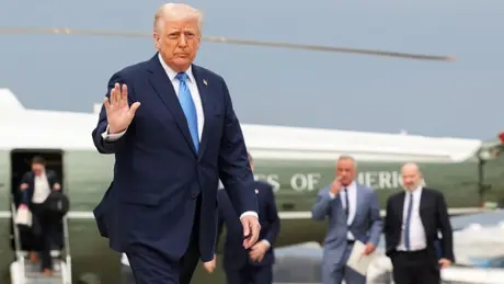Ông Trump bác chỉ trích vì được Qatar tặng máy bay