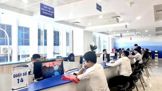 Không còn cảnh xếp hàng chờ làm thủ tục đất đai