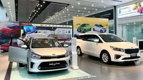 Doanh số thị trường ô tô giảm nhẹ trong tháng 4