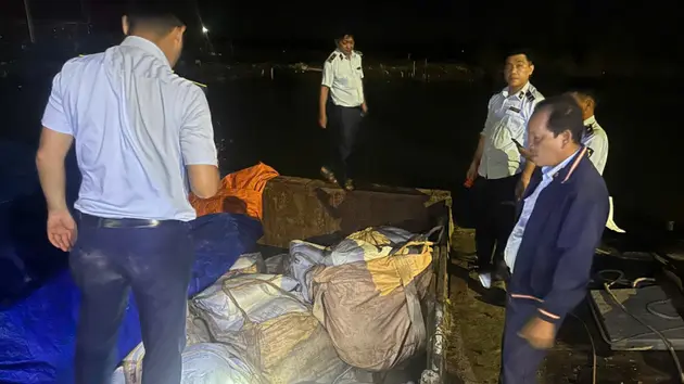 Tạm giữ 60 tấn đường nghi vi phạm nguồn gốc, nhãn mác