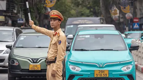 Công an Hà Nội phân luồng giao thông đại lễ Phật đản