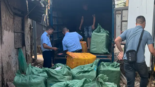 Tạm giữ 800kg trứng gà non, tràng gà không rõ nguồn gốc
