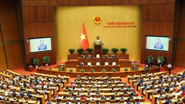 Lương công chức nên tương đương khu vực tư nhân
