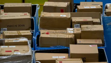 Mỹ giảm thuế kiện hàng nhỏ từ Trung Quốc xuống còn 54%