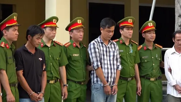 Khởi tố thêm 34 bị can trong đường dây buôn lậu dầu