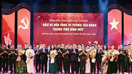 Trao giải thi viết bảo vệ nền tảng tư tưởng của Đảng