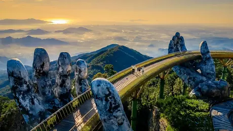 Việt Nam thuộc top 10 điểm đến được tìm kiếm nhiều nhất