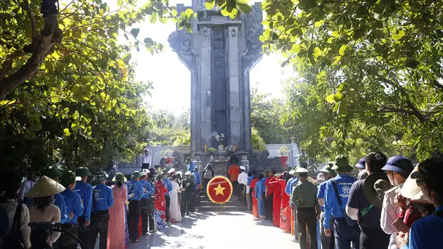 Hà Nội - Trường Sa: Ân nặng tình sâu
