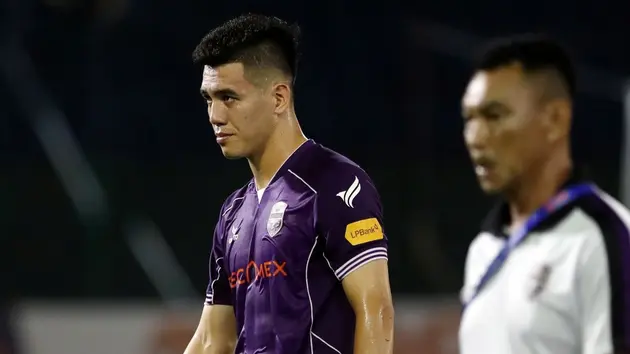 Tiến Linh 'tịt ngòi', HLV Kim Sang-sik thêm nỗi lo