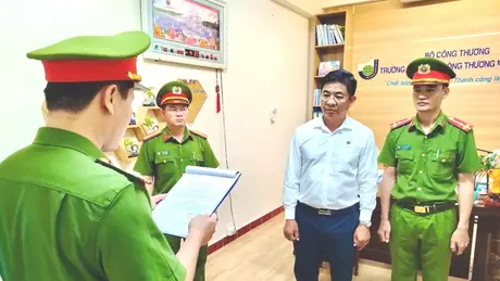 Hiệu trưởng trường Cao đẳng Công thương miền Trung bị bắt