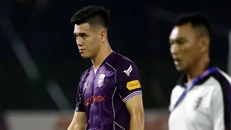 Tiến Linh 'tịt ngòi', HLV Kim Sang-sik thêm nỗi lo