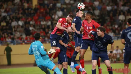CLB Công An Hà Nội đánh rơi chiến thắng trước Buriram United