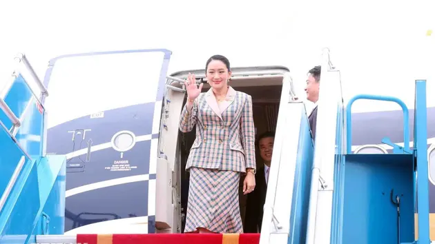 Thủ tướng Thái Lan bắt đầu chuyến thăm chính thức Việt Nam