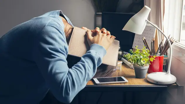 Trị liệu tâm lý online: Tiền mất – bệnh vẫn mang