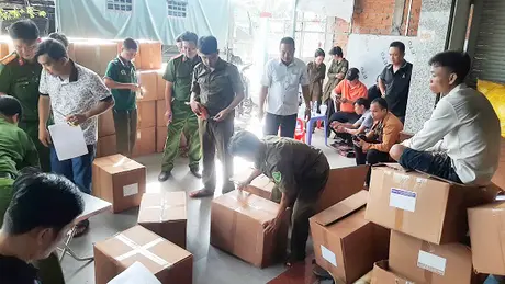 Công an phát hiện gần 8 tấn hàng không rõ nguồn gốc