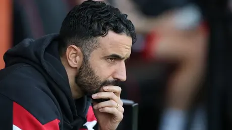 Man United đối diện với bài toán khó