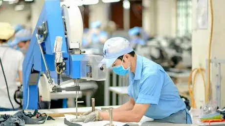 Gấp rút hoàn thành đơn hàng xuất khẩu trước 9/7