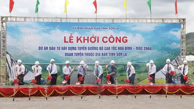 Xây dựng tuyến cao tốc Hòa Bình - Mộc Châu