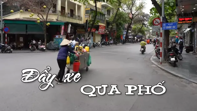 Đẩy xe qua phố | Nhịp sống Hà Nội | 18/05/2025