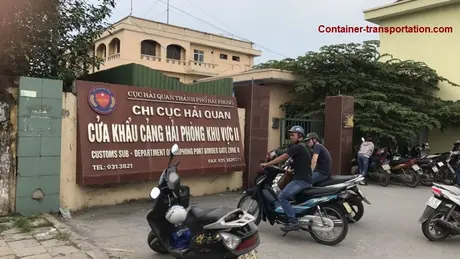 Truy tố loạt cựu cán bộ hải quan tiếp tay buôn lậu