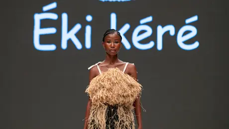 Thời trang từ sợi lá cọ raffia ở Nigieria