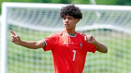 Con trai Ronaldo tỏa sáng, ăn mừng ‘SIU’ theo cha