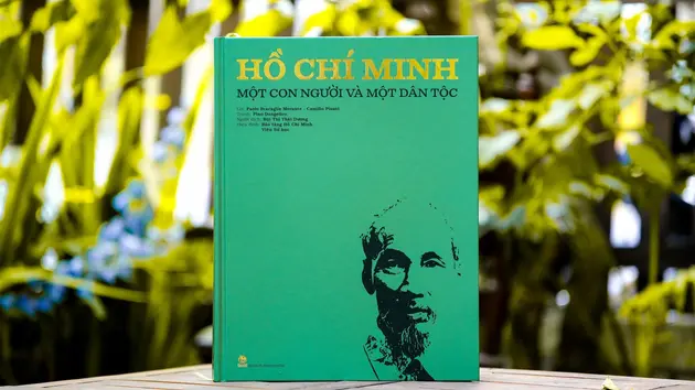 Chân dung Bác Hồ giản dị mà vĩ đại qua trang sách
