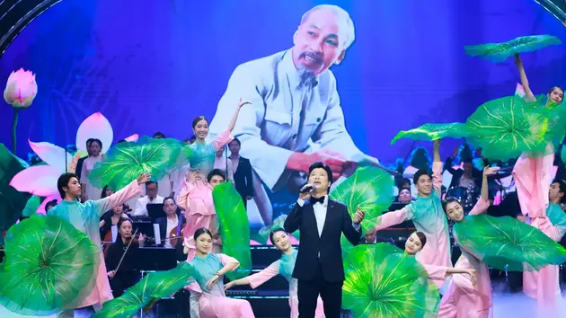 Khoảnh khắc xúc động chương trình 'Người là niềm tin tất thắng'