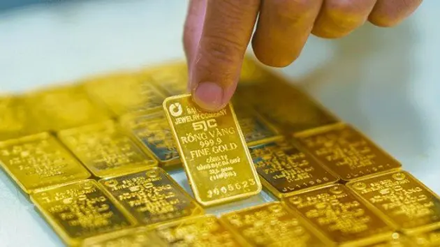 Giá vàng trong nước 'đứng yên' bất chấp đà tăng toàn cầu