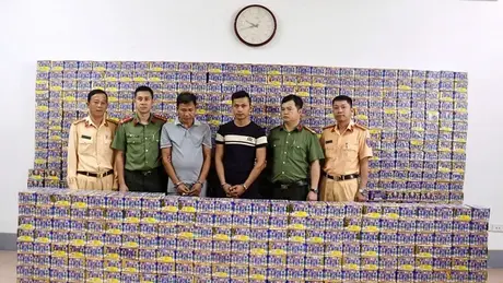 Bắt giữ hai đối tượng buôn lậu 1,5 tấn pháo