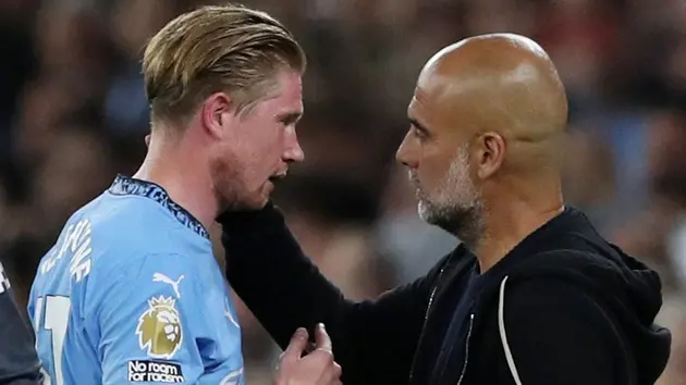 Pep Guardiola rơi nước mắt trong buổi chia tay De Bruyne