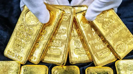Giá vàng thế giới tăng mạnh do USD mất giá