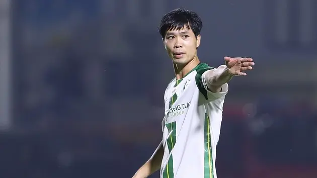 HLV Kim Sang Sik lại từ chối Công Phượng