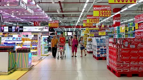 Đề xuất giảm 2% VAT với toàn bộ hàng hóa, dịch vụ