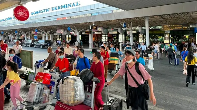 Hơn 10 triệu lượt khách qua cảng hàng không trong tháng 5