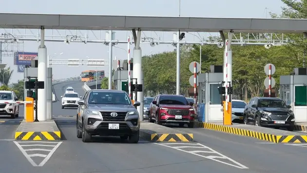 Thu phí không dừng tại Nội Bài vẫn chưa trơn tru