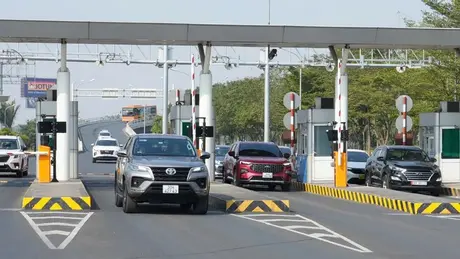 Thu phí không dừng tại Nội Bài vẫn chưa trơn tru