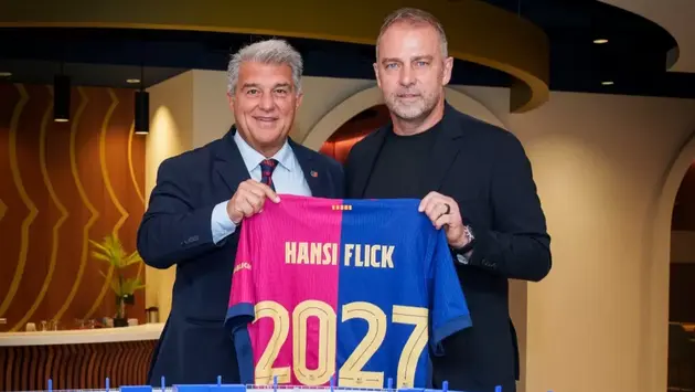 HLV Hansi Flick gia hạn hợp đồng với Barcelona