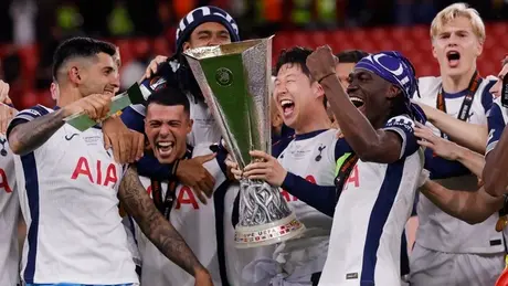 CĐV Tottenham Hotspur ăn mừng chức vô địch Europa League