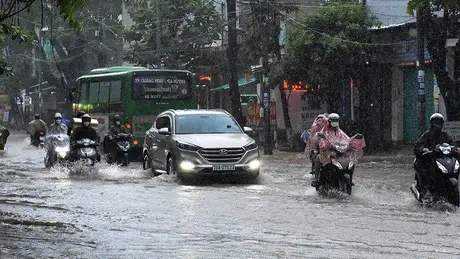 Cảnh báo mưa lớn ở khu vực nội thành Hà Nội