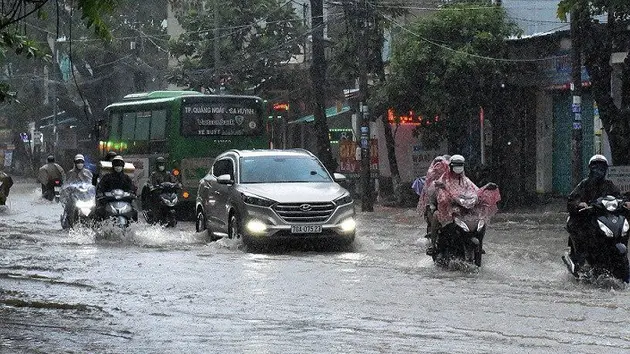 Cảnh báo mưa lớn ở khu vực nội thành Hà Nội