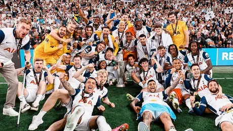 Tottenham sẵn sàng cho lễ diễu hành chức vô địch Europa League