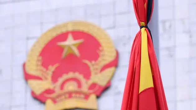 Treo cờ rủ, không tổ chức hoạt động vui chơi công cộng trong hai ngày Quốc tang