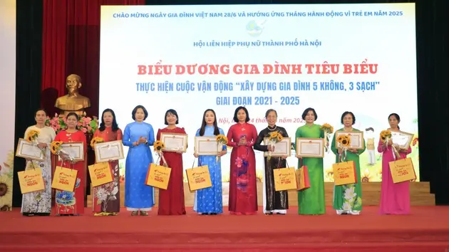 Biểu dương 100 gia đình Thủ đô tiêu biểu