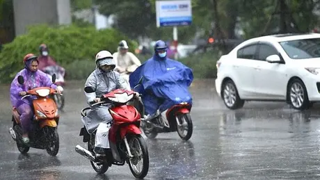 Không khí lạnh tràn về giữa mùa hè gây mưa diện rộng 